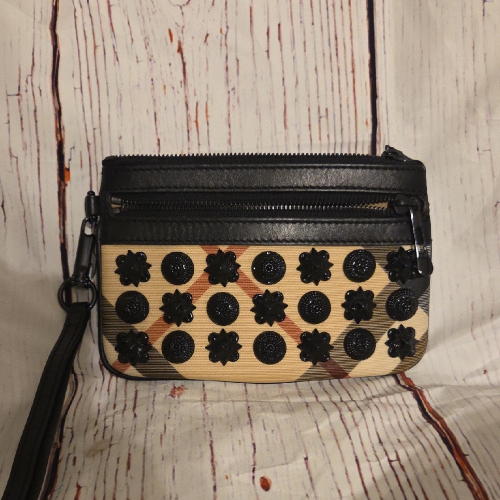 Burberry Peyton Stylish Black and Tan Women's Clutch